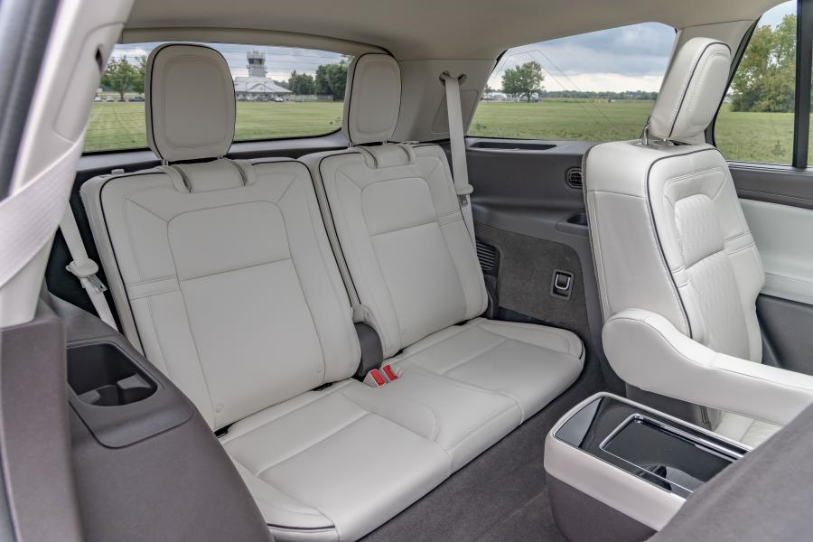 Интерьер Lincoln Aviator Black Label 2019 года  (фото 39 из 48)